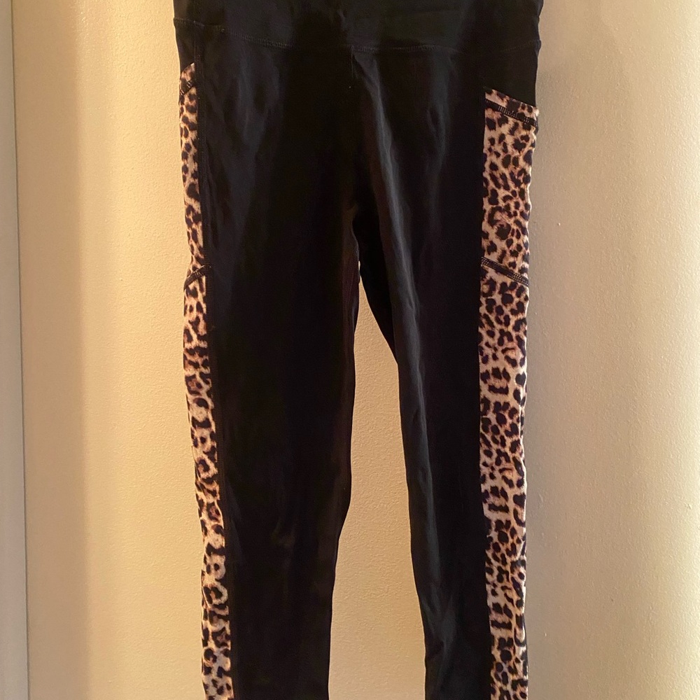 Black Leggings with Leopard Print Accents and side cellphone pockets size 4